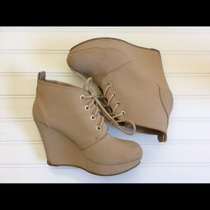 Cream Platform Wedges sz 7